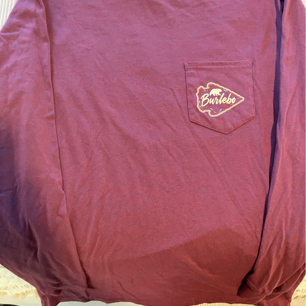 Burlebo heathered arrowhead long sleeve tee.